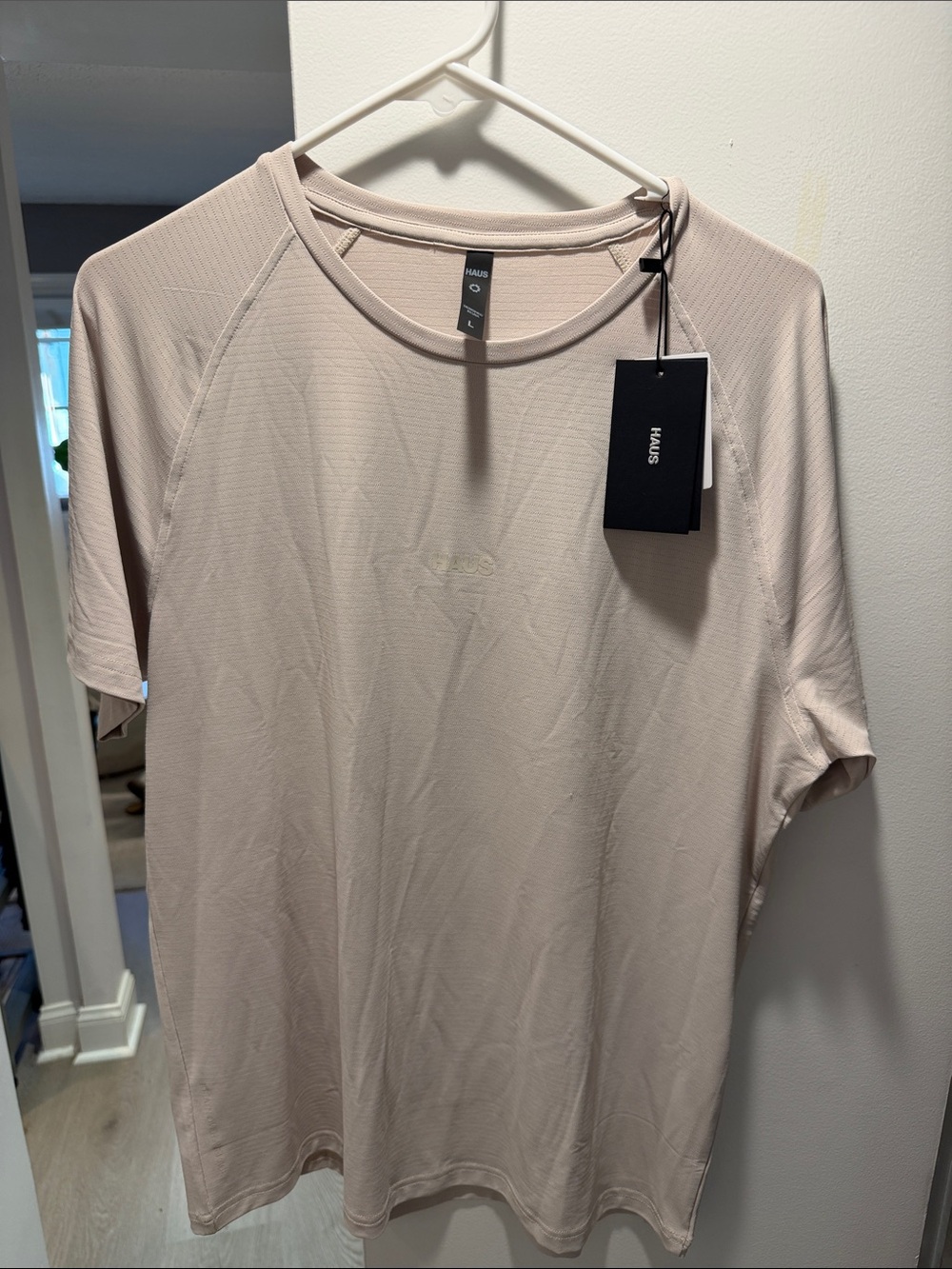 Men's Short-Sleeve athletic Crewneck Shirt in Light Beige/sand